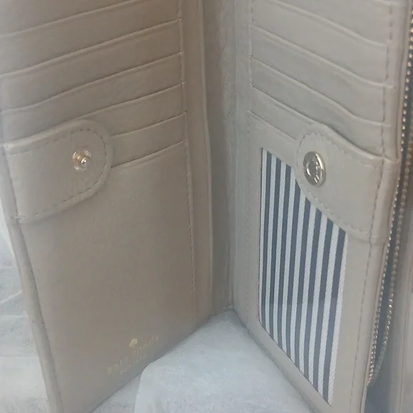 Kate Spade Tan Wallet Timeless Design High-Quality Material - Picture 9 of 9